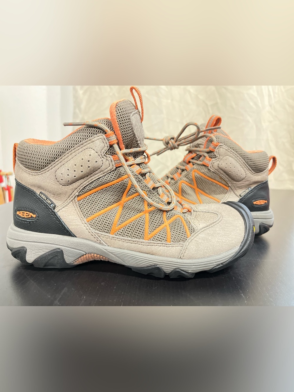 Women Keen Verdi II Boots size 7 Hiking boots. Tan/Orange
